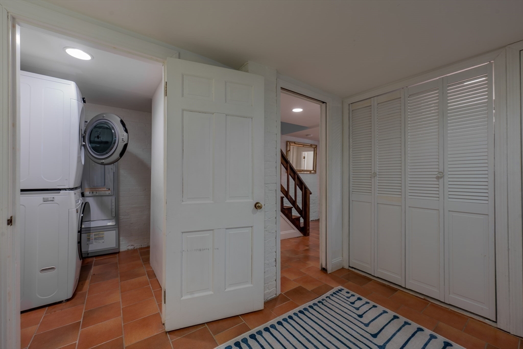 77 Columbus Ave, Prospect Hill