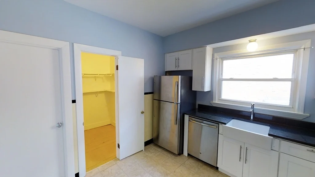 18 Murdock, Ball Square