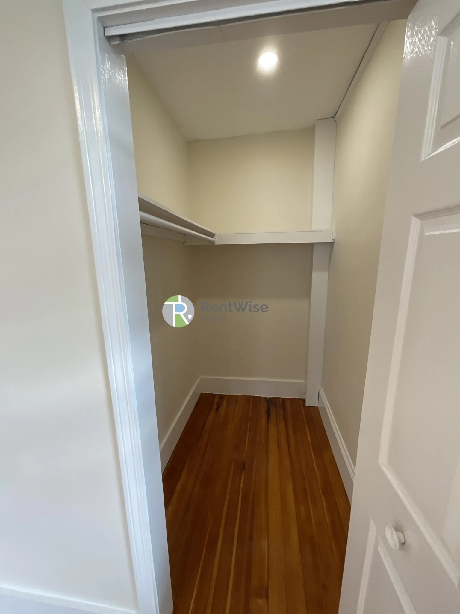 6 Barrows St, Allston