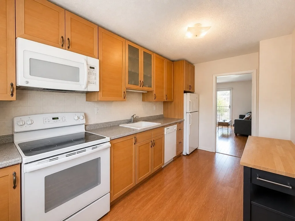 28 Westgate Rd, Chestnut Hill