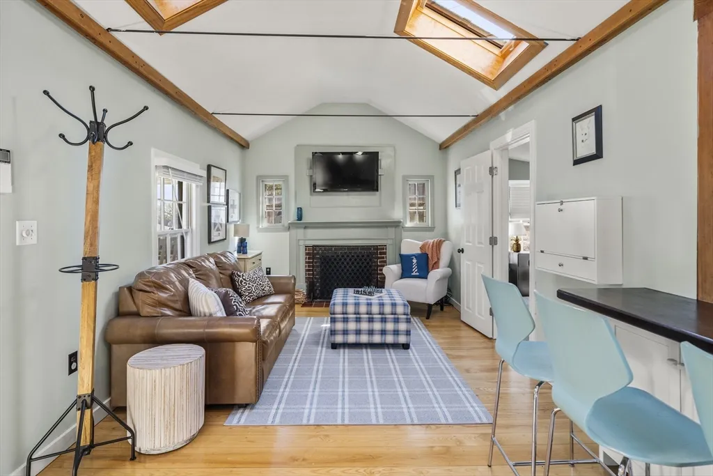 9 Gingerbread Hill, Marblehead