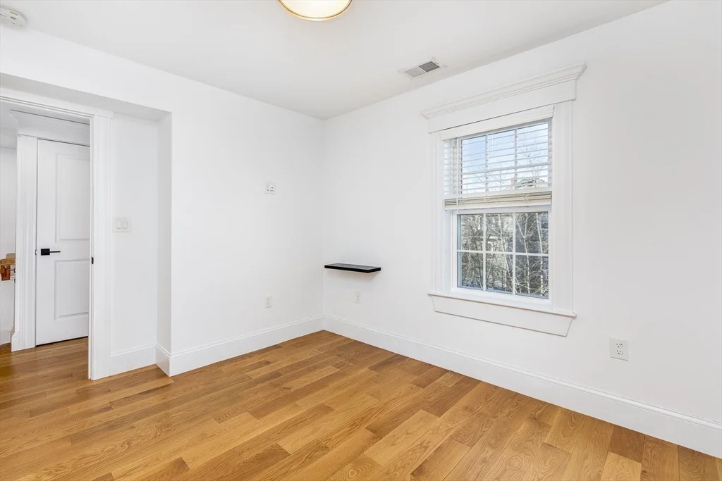 12 S Mason St, Salem