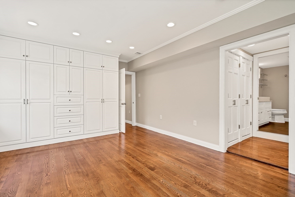 343 Commercial St, Waterfront