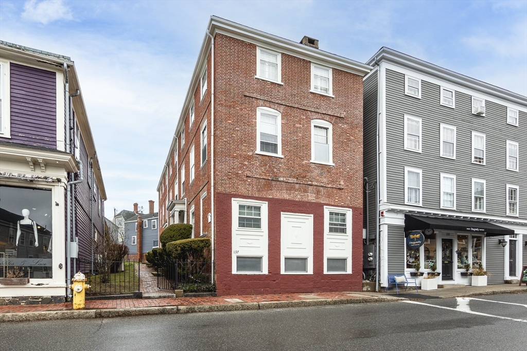 137 Washington, Old Town