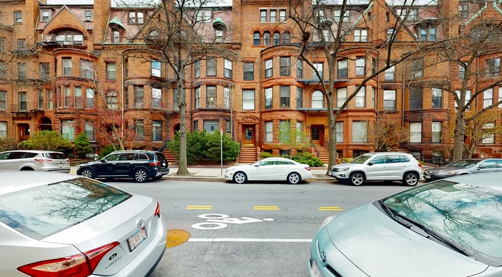 23 Bay State Rd, Back Bay