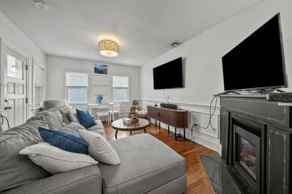 293 W Second St, South Boston