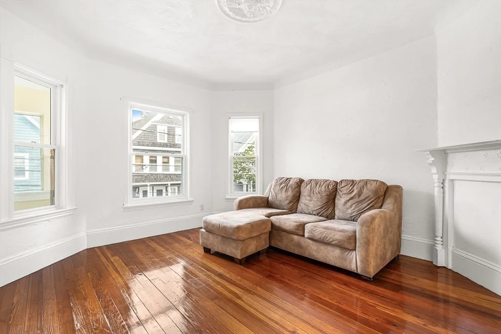 36 Windsor Rd, Davis Square