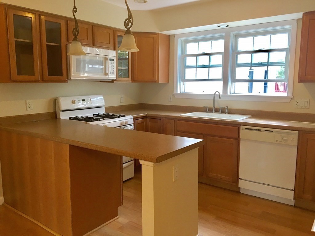 63 Ellerton St, Revere