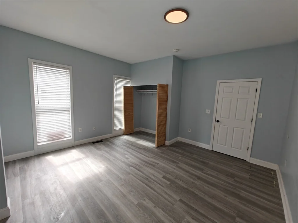 102 Mount Pleasant Ave, Roxbury