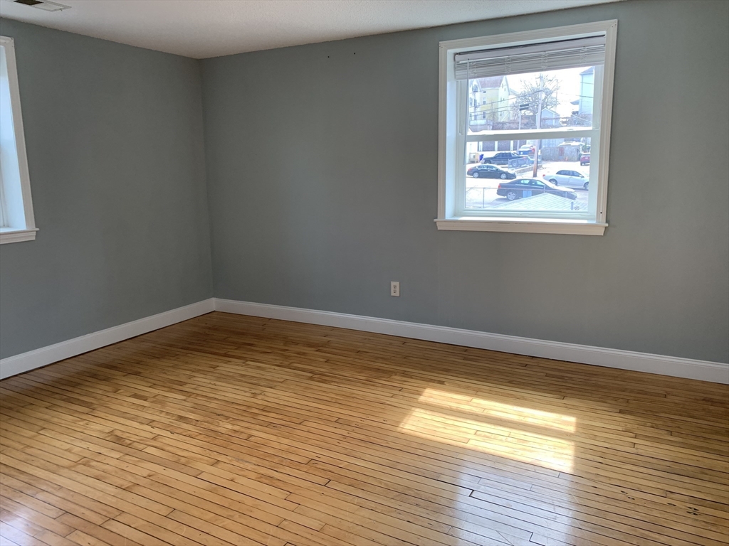 260 Fountain St, Fall River