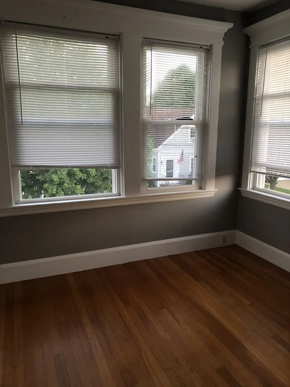 403-405 W Clinton St, West