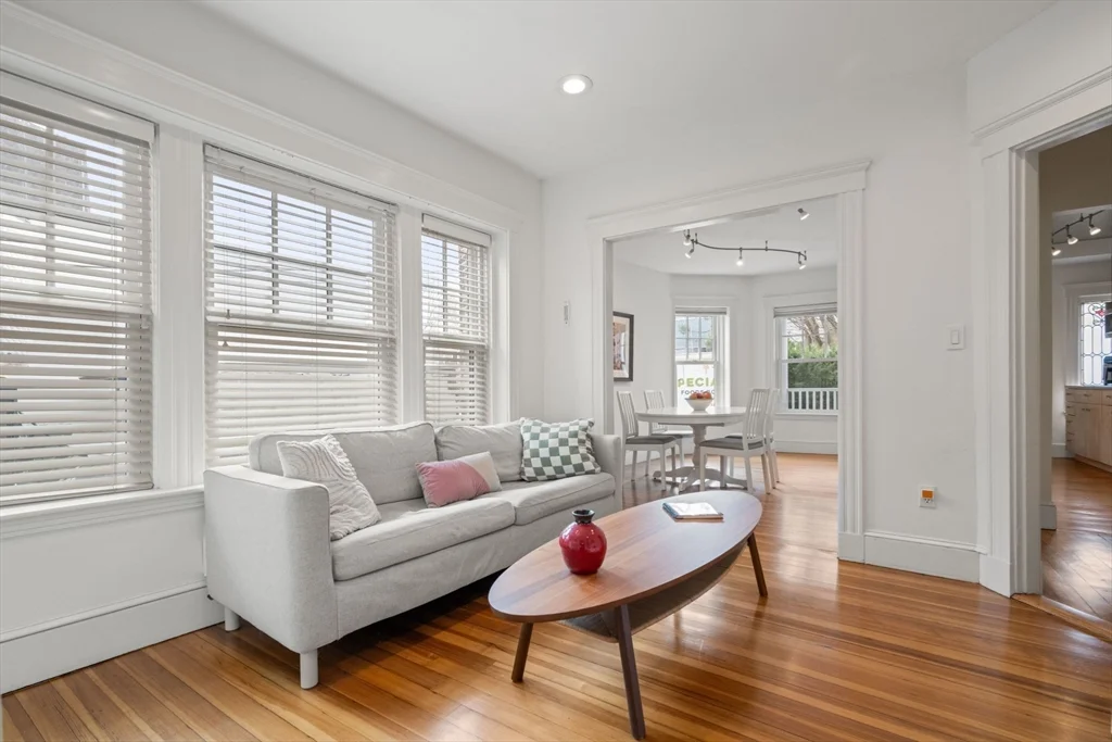 10 Bowdoin St, Neighborhood Nine