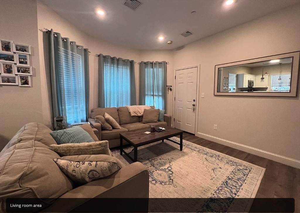 10 Elliott Pl, Peabody