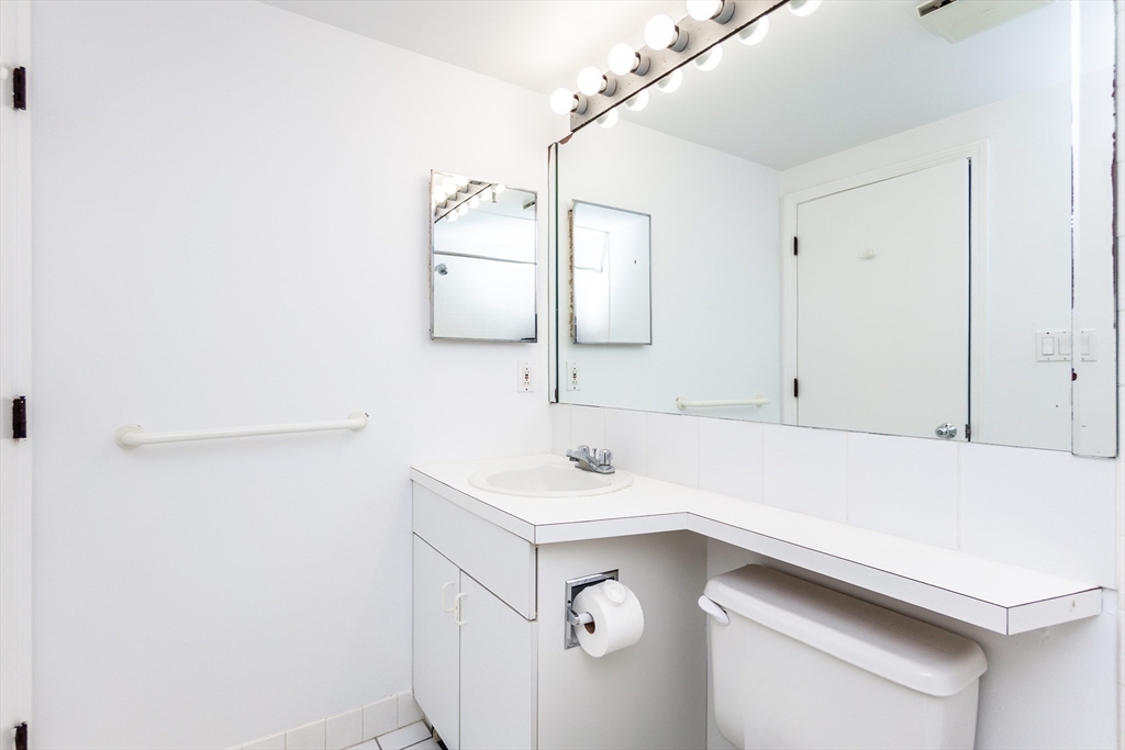 1933 Commonwealth Ave, Brighton