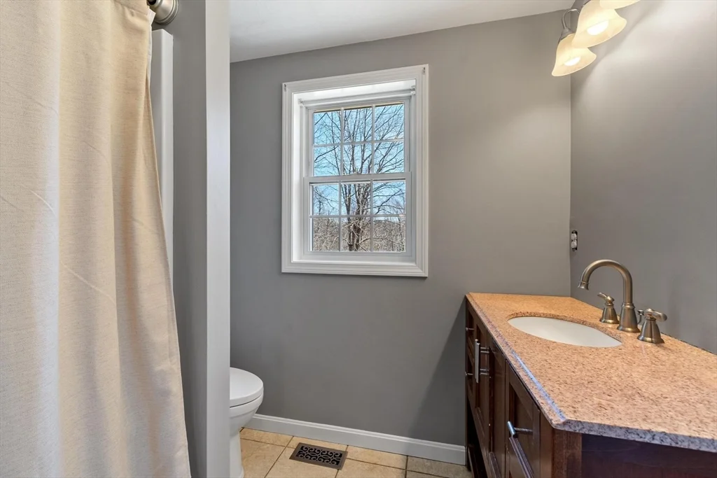 27 Pine St, Pepperell