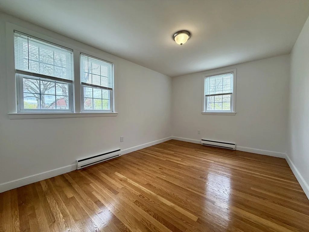 15 Park Ave, Foxboro