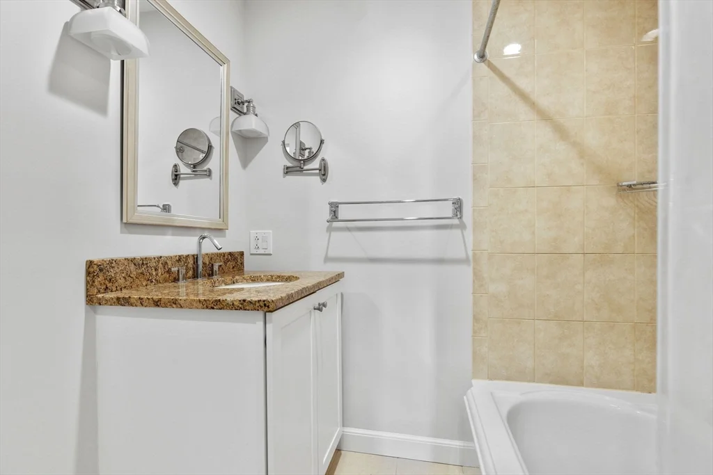 122 Beacon, Back Bay