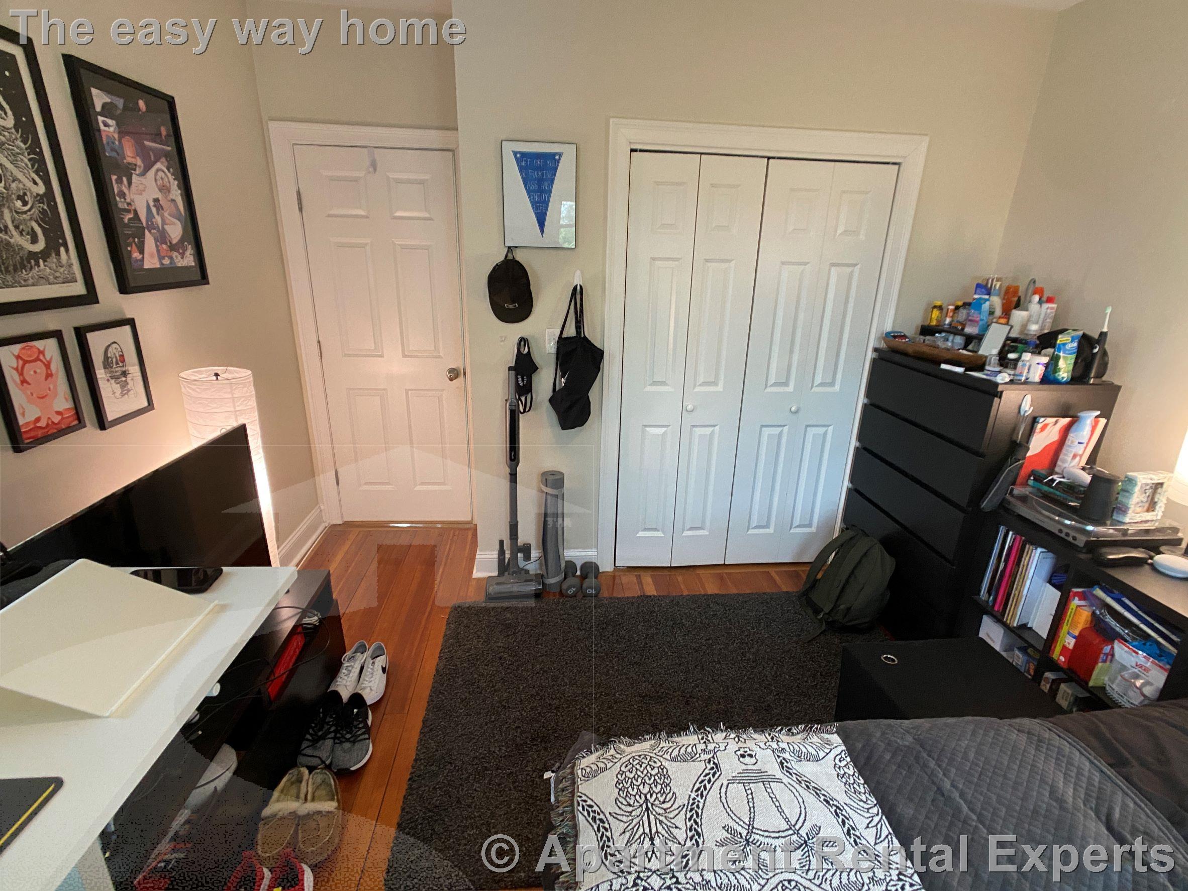 23 Willard Ave, Tufts