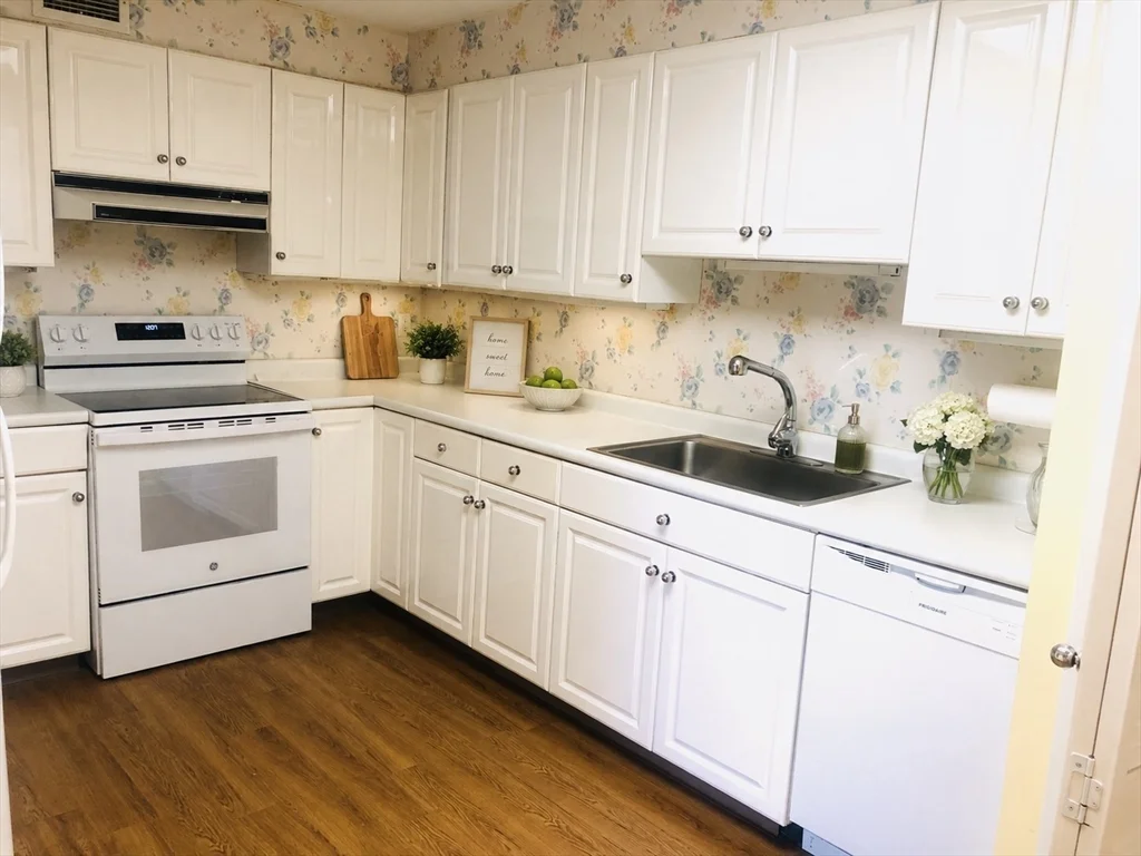 402 Paradise, Swampscott