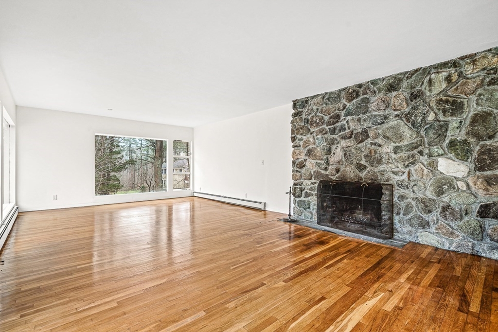 583 Gay St, Westwood