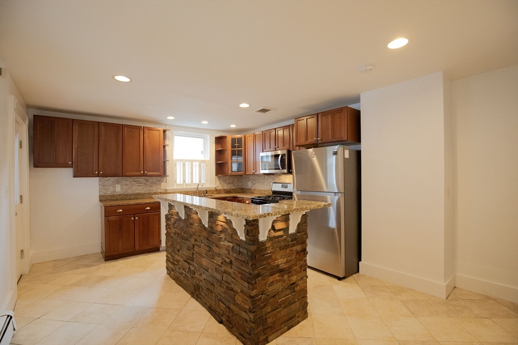 115 Taylor St, Waltham