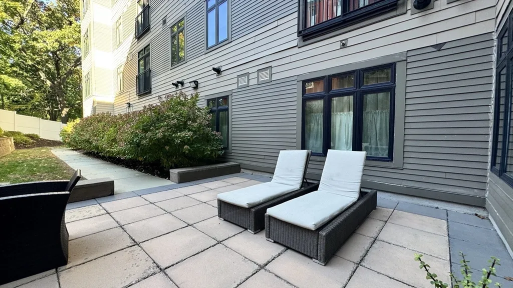 1501 Commonwealth, Brighton