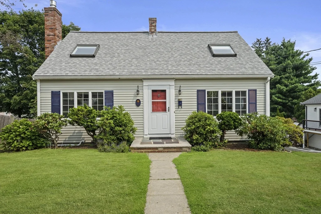 28 Hillside Ave, Stoneham