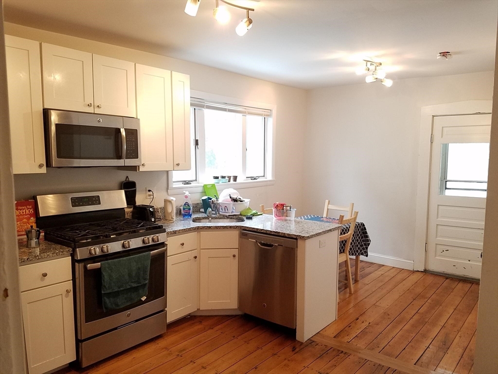 100 Flint St, East Somerville