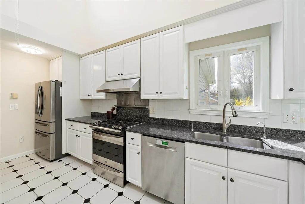 28 Mansfield Rd, Wellesley