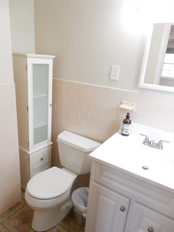 166 Totten Pond Rd, Piety Corner