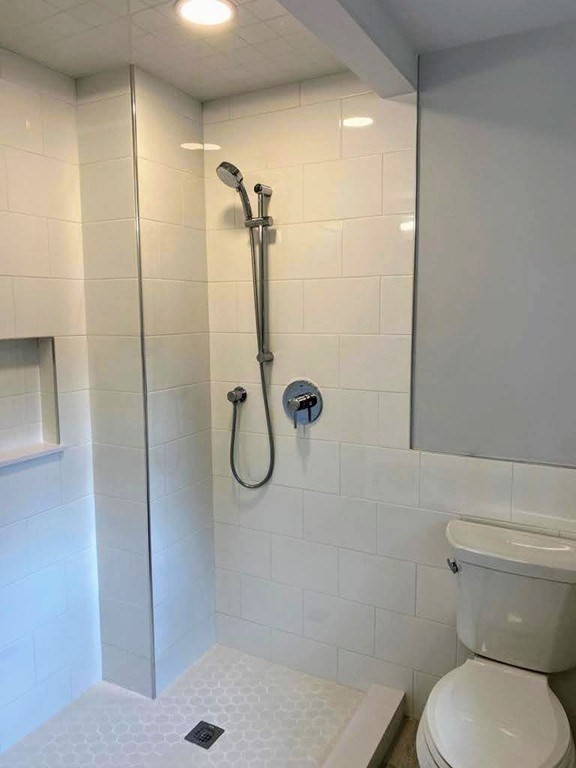 6 Surrey Rd, Newtonville