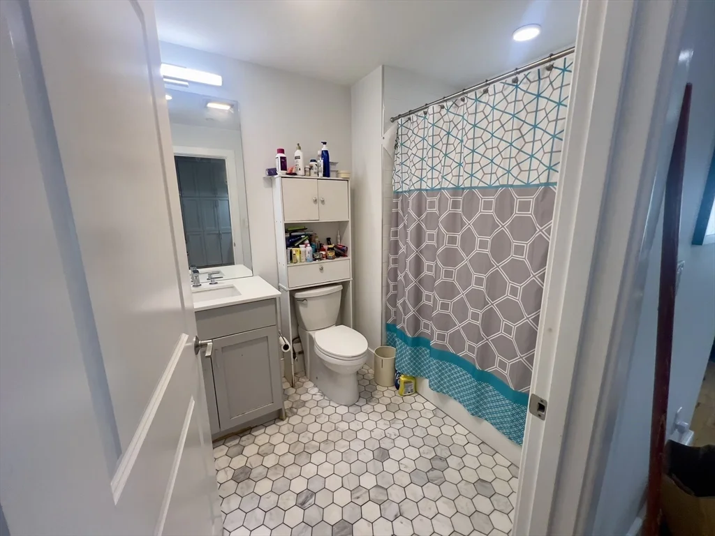 30 Polk St, Charlestown