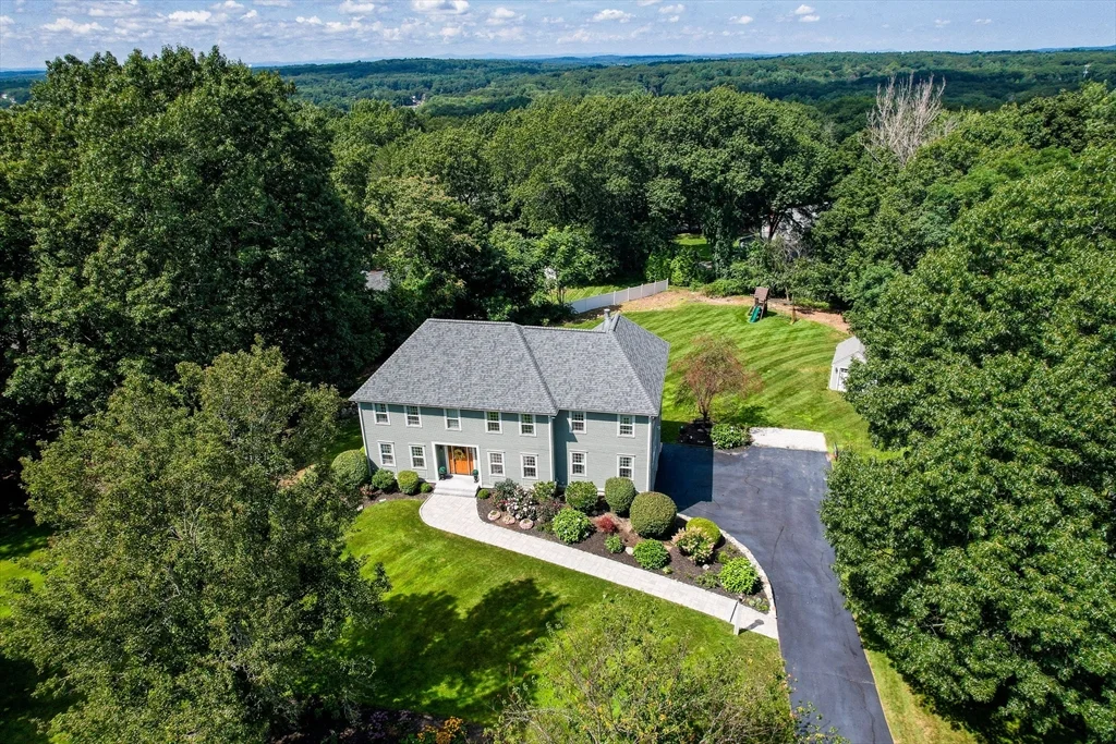 4 Nashoba Dr, Chelmsford