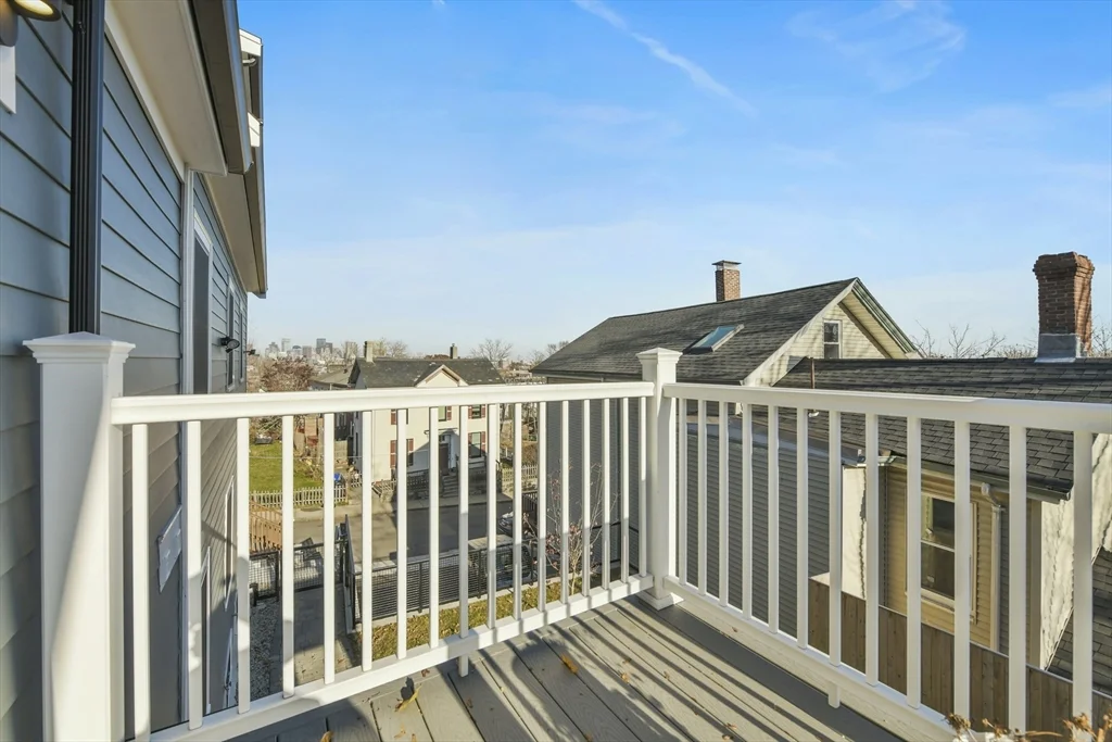 17 Akron St, Roxbury