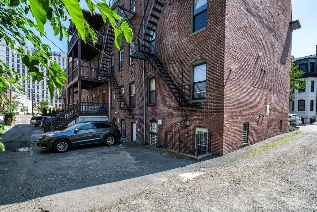 4 Wigglesworth St, Mission Hill