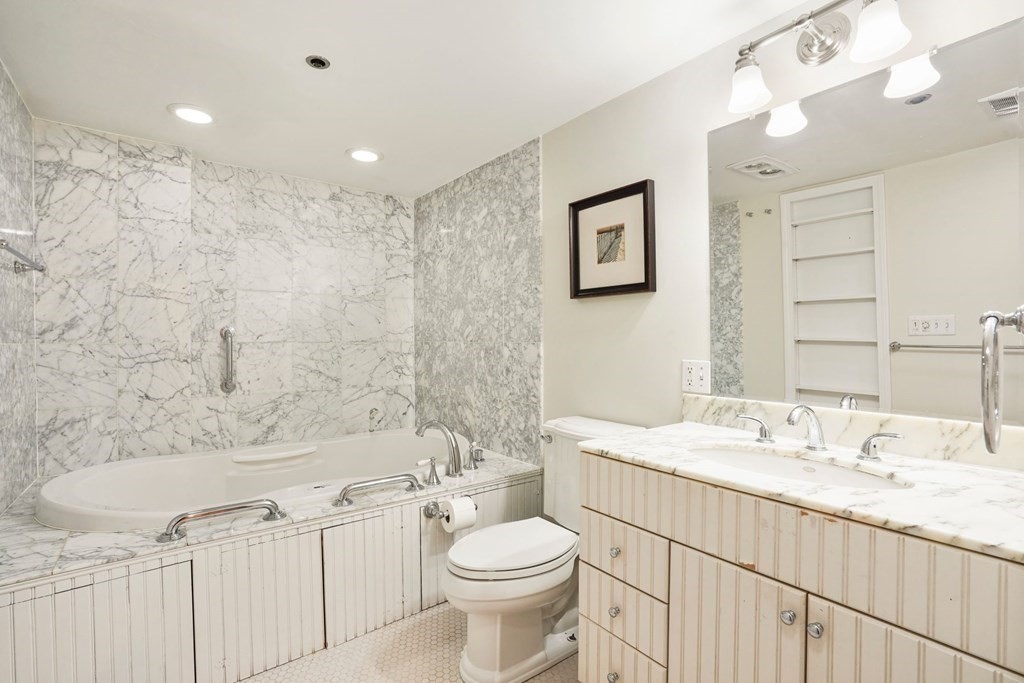 296 Marlborough St, Back Bay