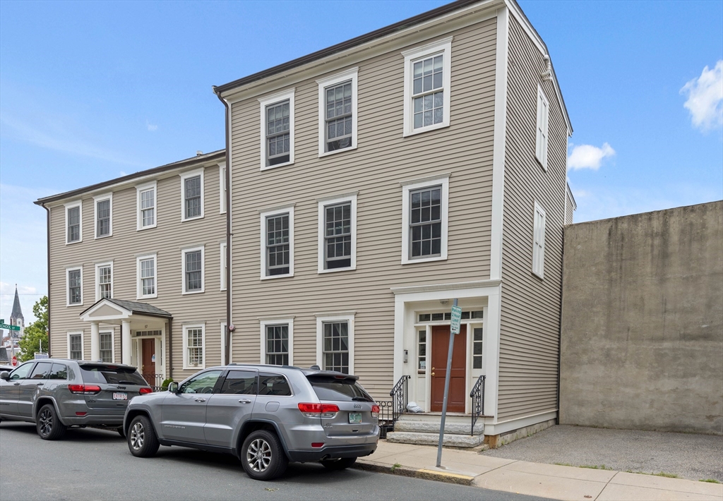 57 Bartlett St, Charlestown