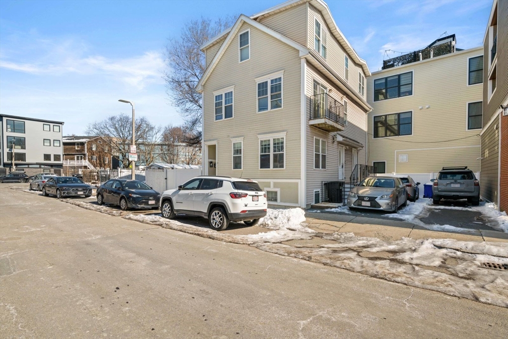 8 Mohawk St, South Boston