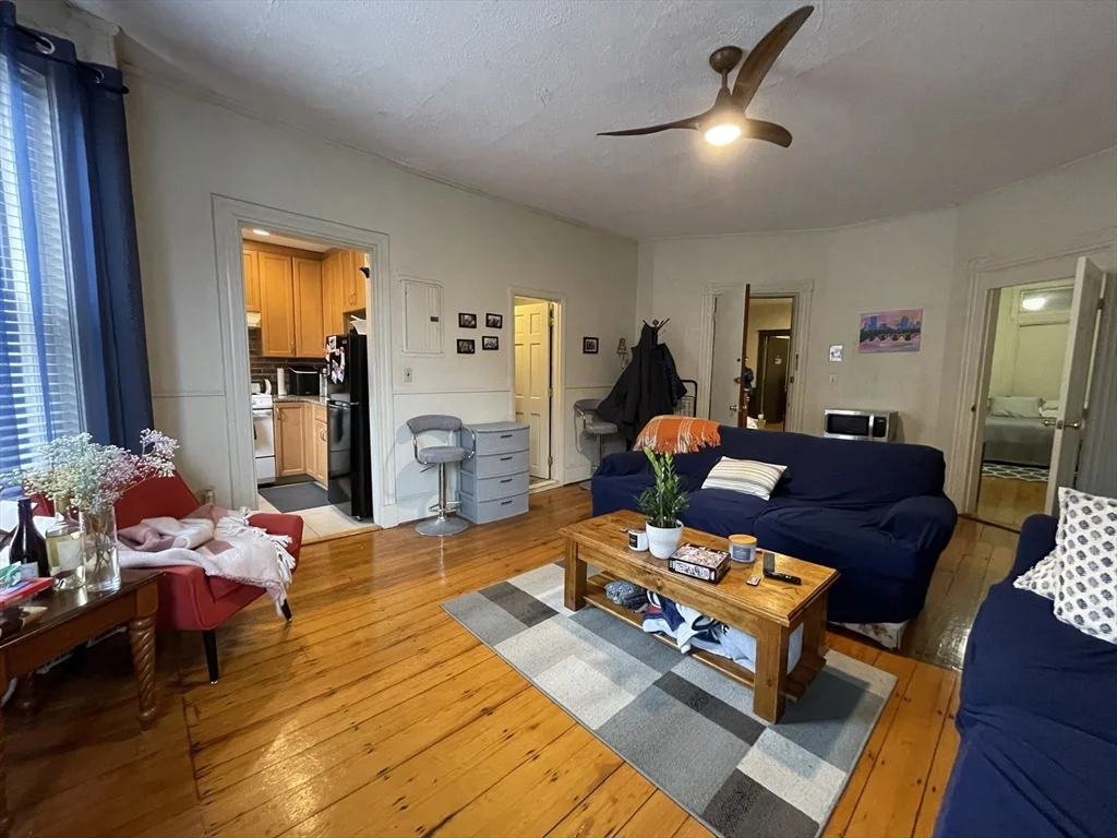 914 Beacon St, Fenway