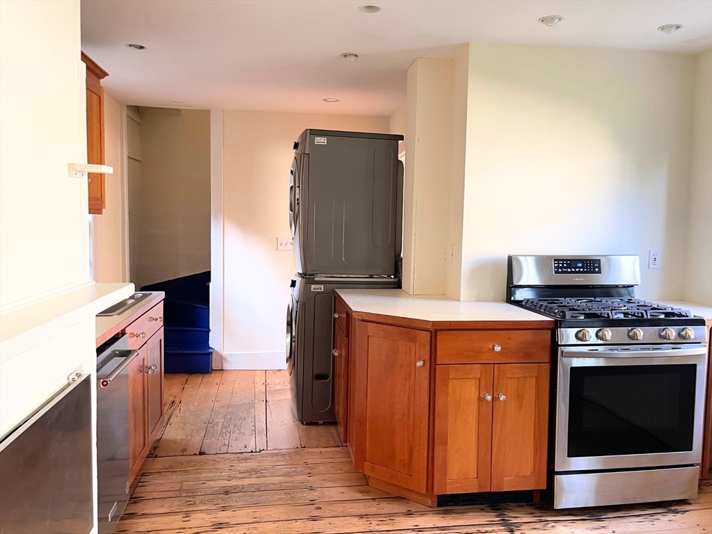 20 Pleasant St, Salem