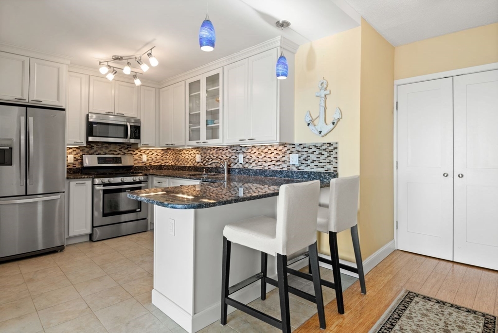 85 E India Row, Waterfront