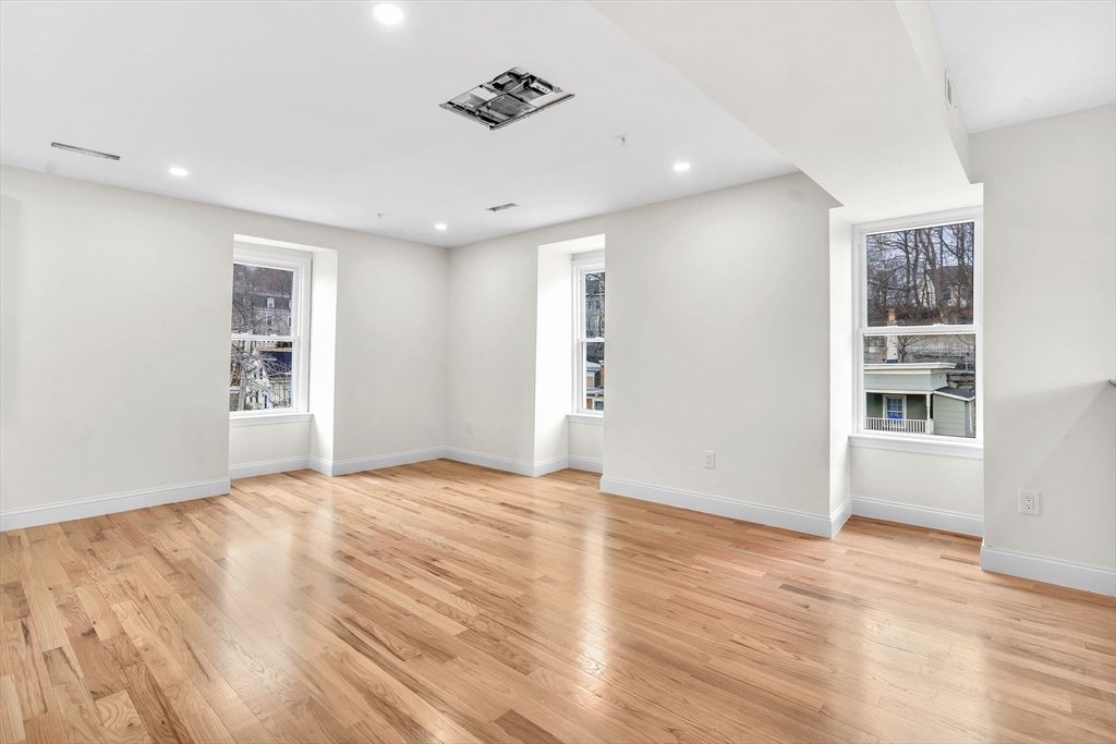 23 Pleasant St, Fitchburg