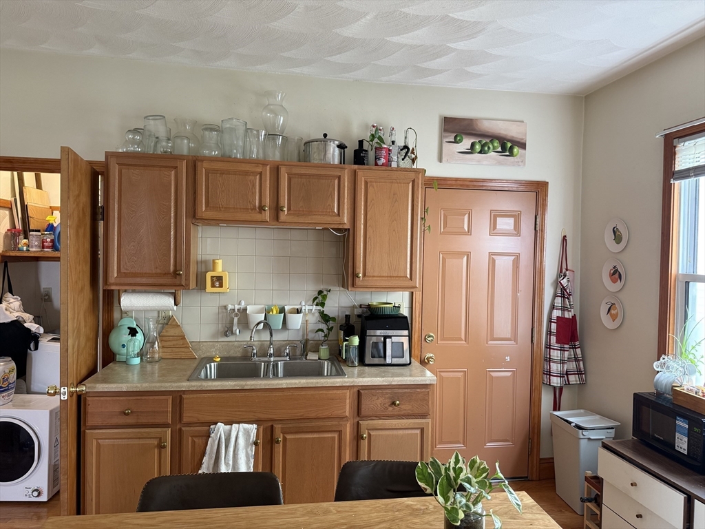 9 Rossmore St, Somerville