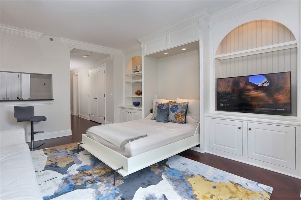 1 Charles Street South, Back Bay