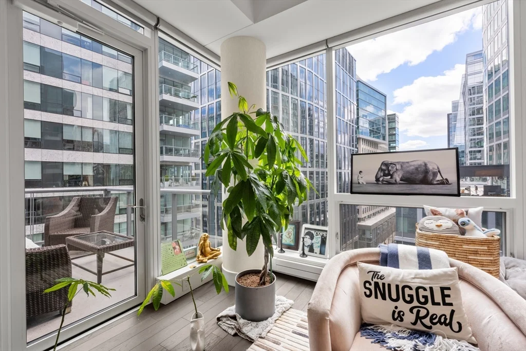 22 Liberty Dr, Seaport District