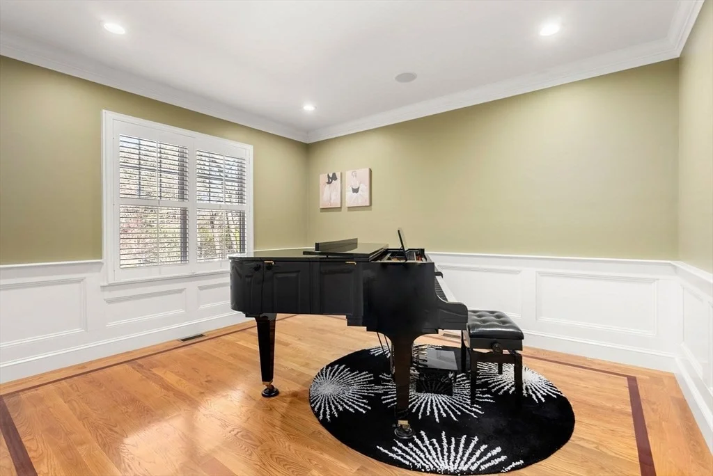 11 Bobolink Rd, Newton Lower Falls