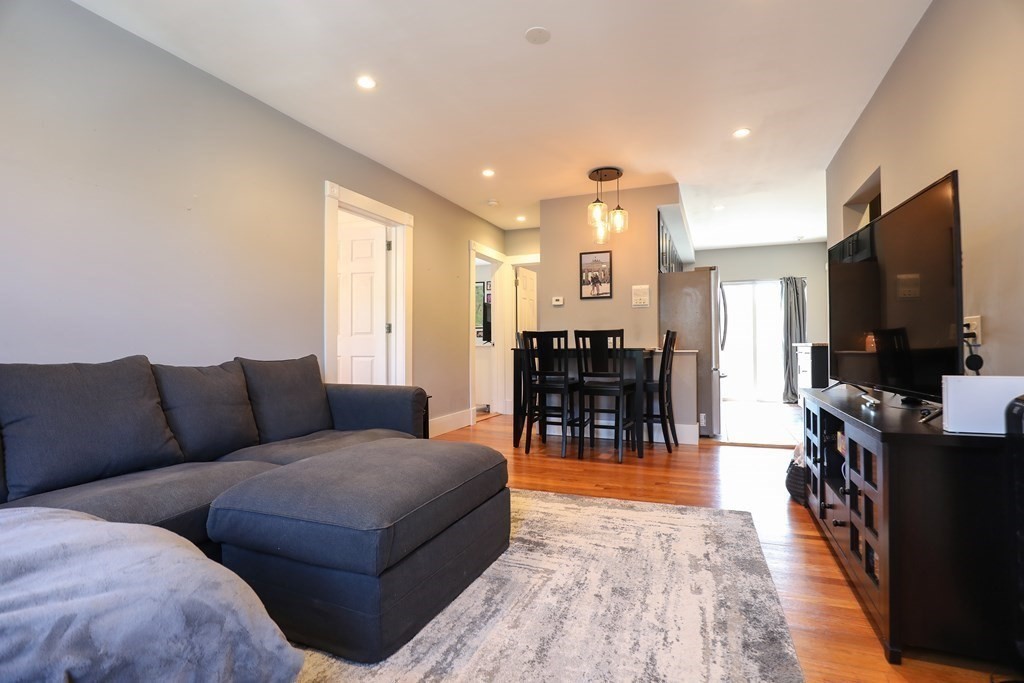 1718 Commonwealth Ave, Brighton