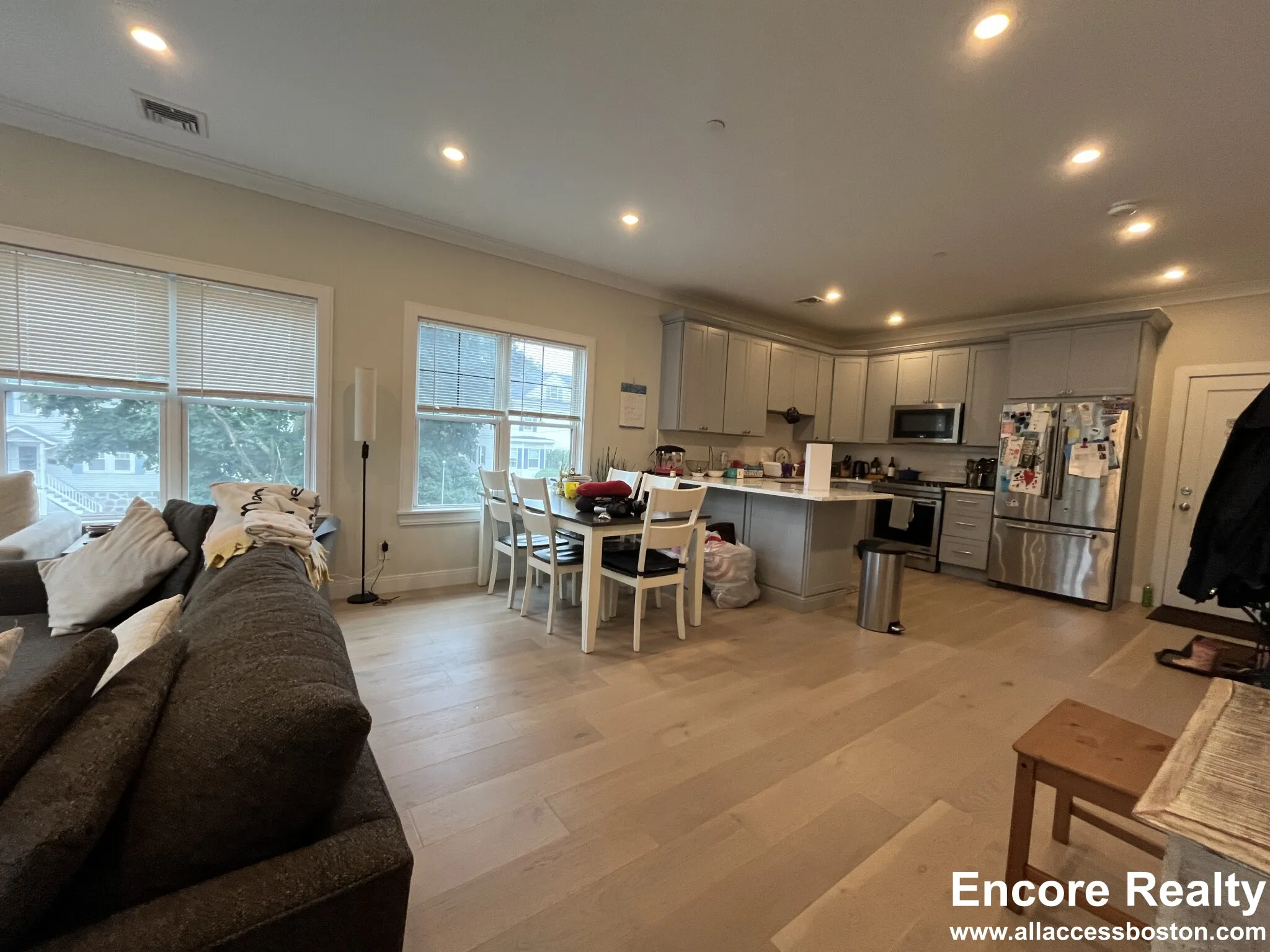 32 Cummins Highway, Roslindale