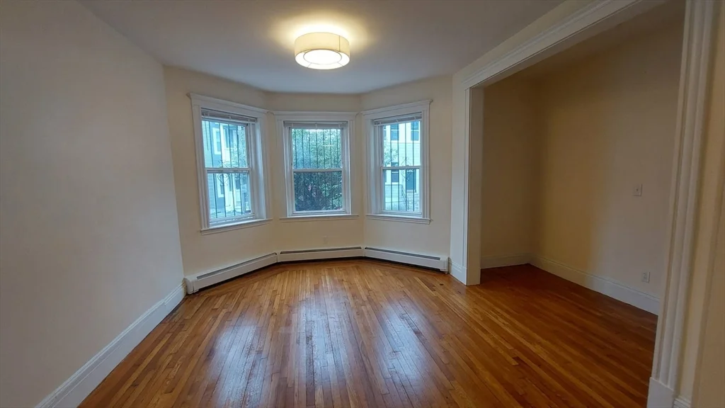 6 Wabeno St, Roxbury