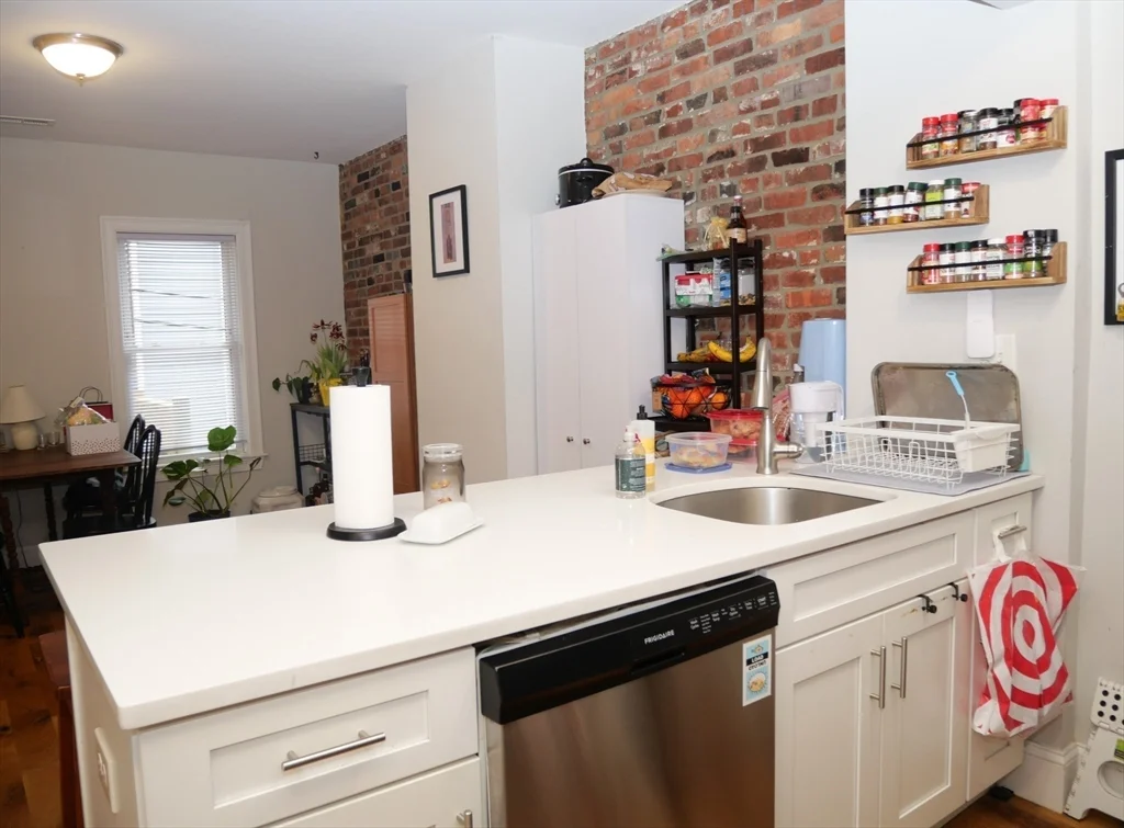 255 Paris, East Boston